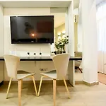 Sweet Home. Stylish Near Cismigiu Apartment *