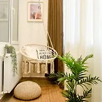 Sweet Home. Stylish Near Cismigiu Apartment