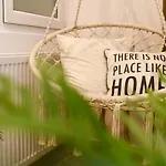 Sweet Home. Stylish Near Cismigiu Apartment